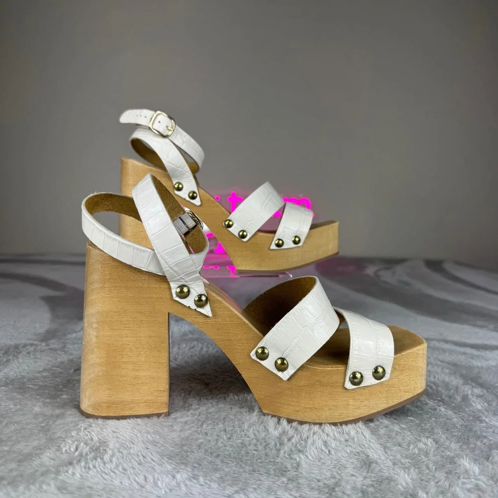 Free People Culver City Platform Clog Sandals sz 39 White embossed wood chunky